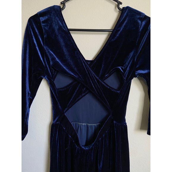 BLUE VELVET DRESS💙 - Picture 2 of 3